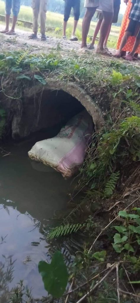 अर्जुनधारामा ह्युम पाइप भित्र बाेरामा पुरुषकाे शव फेला