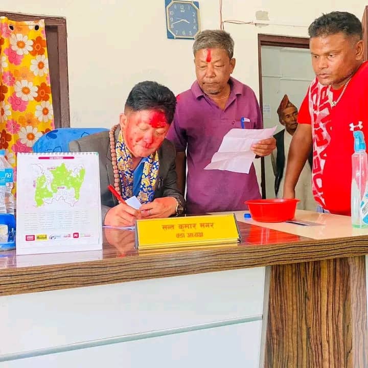 हल्दिबारी गाउँपालिका वडा नं ४ का वडाध्यक्ष  मगरले सरकारी सवारीसाधन नलिने घोषणा